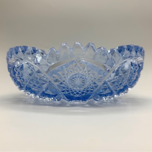 Vintage Ice Blue Pressed Glass Bowl Sawtooth Edge 6" Dia 2" Deep Unknown Maker - Picture 4 of 7